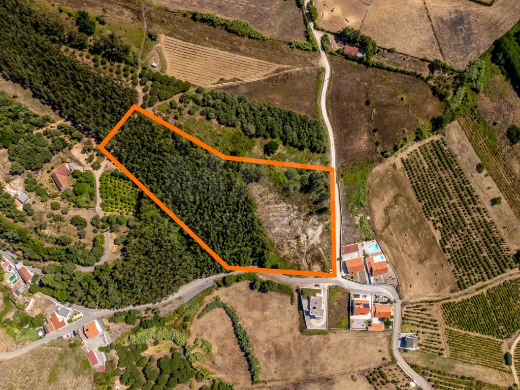Terreno urbanizável para construção de duas moradias, Rabissaca, Alenquer