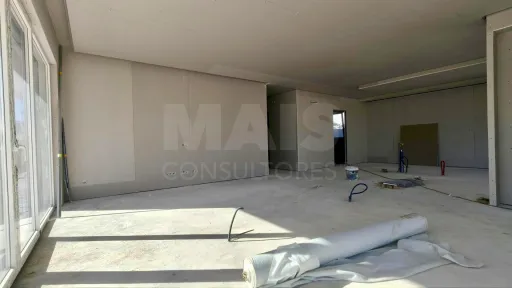 Moradia Térrea T4 com Suite Master, Piscina de Água Salgada, Garagem e Acabamentos Premium !