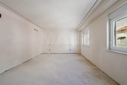 Moradia totalmente remodelada no coração de Peniche!