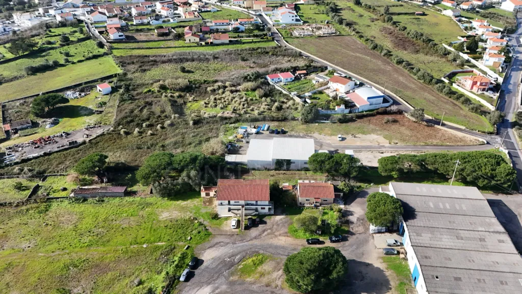 Warehouse on 9342m2 plot in Terrugem