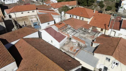 🏡 Great Opportunity! 2-Bedroom House in Ribafria, Ready for a Complete Renovation