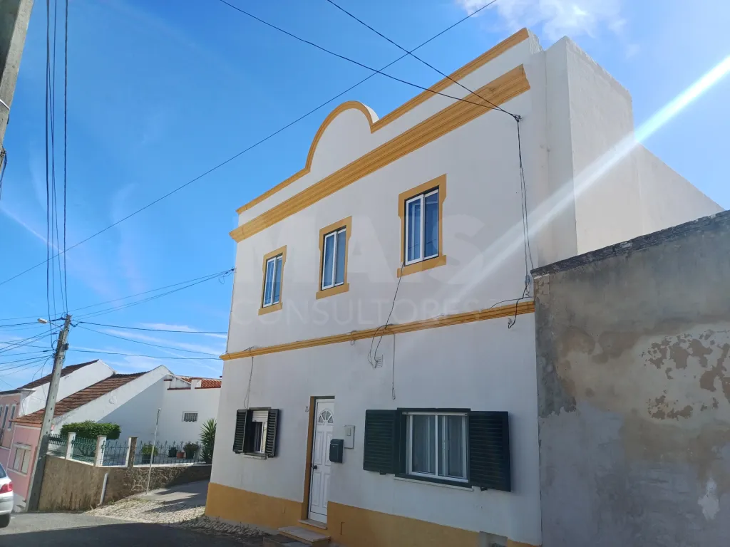 Moradia de charme no Cadaval com dois pisos T5 com 118m2 totalmente renovada.