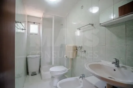 Quintinha T3 com 7.616 m² de terreno urbano e anexos (Casal do Rei)