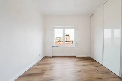Apartamento T2 com Parqueamento em localização central – Caldas da Rainha