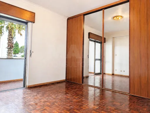 Apartamento T3 no Centro Carnaxide