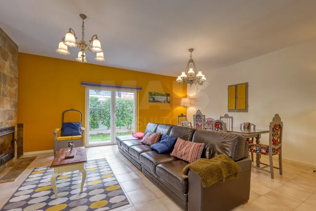 Moradia T3 Remodelada, Pronta a Habitar, com Ginásio, Anexo e Jardim