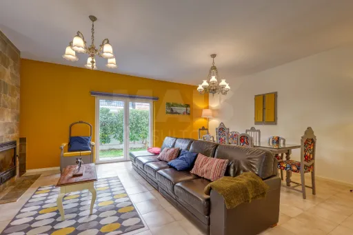 Moradia T3 Remodelada, Pronta a Habitar, com Ginásio, Anexo e Jardim