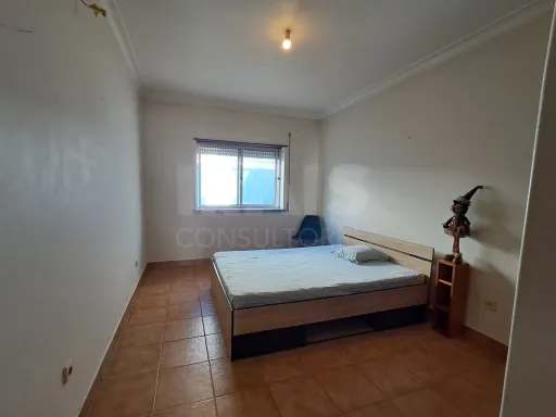 T2 ao nível do R/Chão com garagem fechada