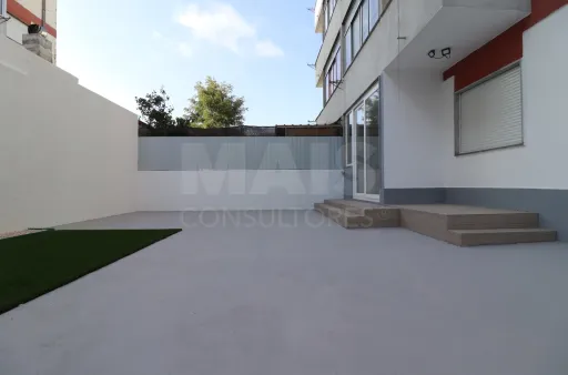 Fully Renovated 3-Bedroom Ground-Floor Apartment with Patio in Samora Correia