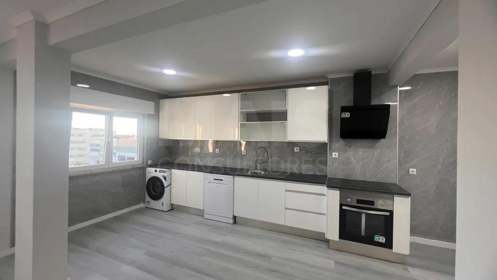 Apartamento T2 Remodelado |Setúbal| São Sebastião