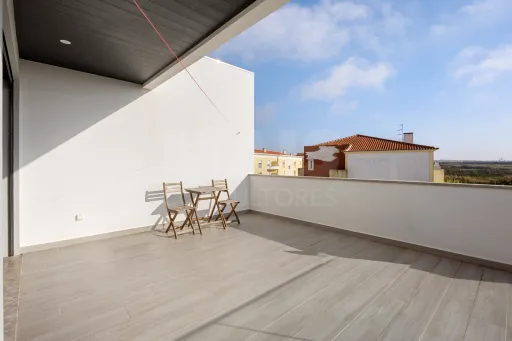 Apartamento T3 semi-novo vista mar com garagem