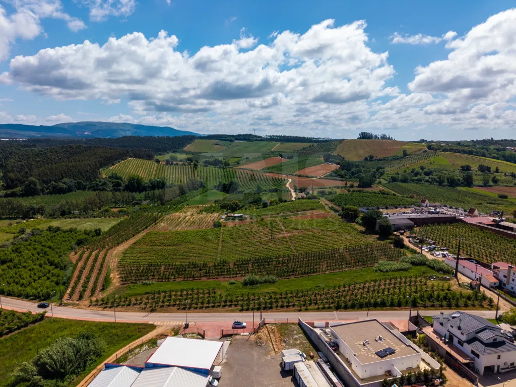 Terreno com potencial de construção para 2 Moradias - Alguber