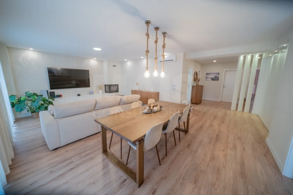 Apartamento T3 totalmente remodelado com vista para a Serra de Santa Iria – Vialonga (Granja)