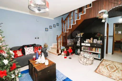 Moradia T4+1 com logradouro no Porto Alto