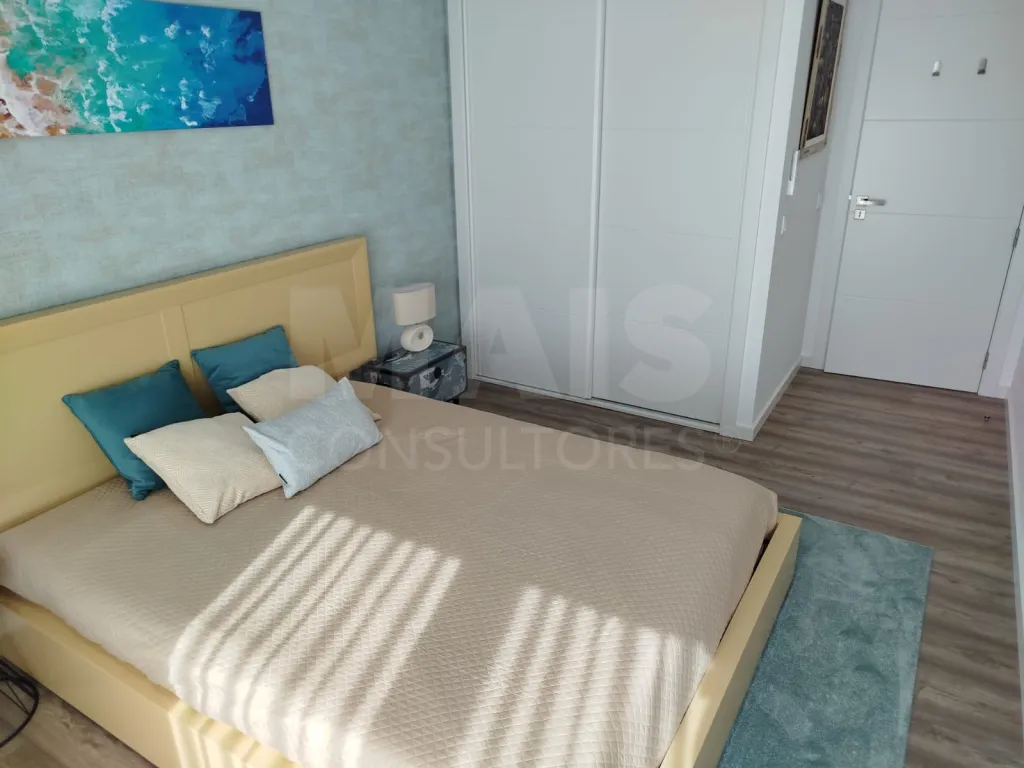 3-Bedroom Top-Floor Apartment with Panoramic Balcony, Garage, and Storage Room | Downtown Lourinhã, 10 Minutes from the Beach