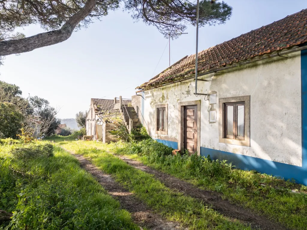 Oportunidade Única | Moradia com Terreno, Vista Aberta e Potencial de Valorização