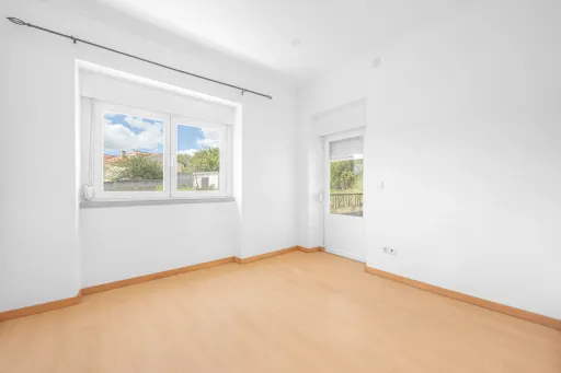 Moradia T6 Remodelada com Vista para a Serra de Montejunto