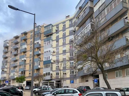 3 Bedroom Apartment in Benfica - Elevator, Natural Light and Central Location