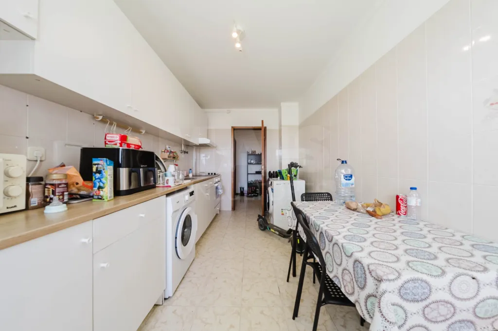 Apartamento T3 em Peniche com 110 m², perto do centro e da Universidade