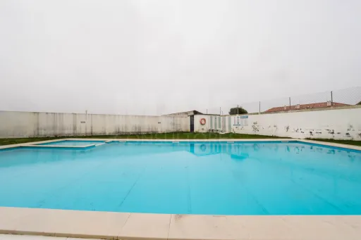 Apartamento recente com piscina e excelente exposição solar junto à praia do Baleal
