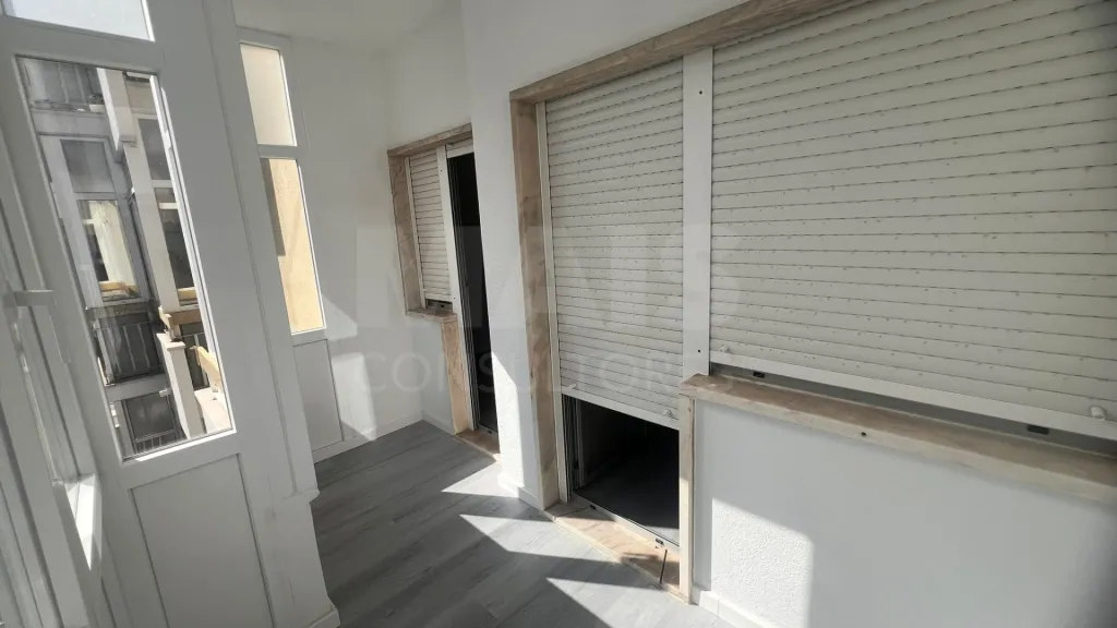 T2 Remodelado com Varanda em Oeiras