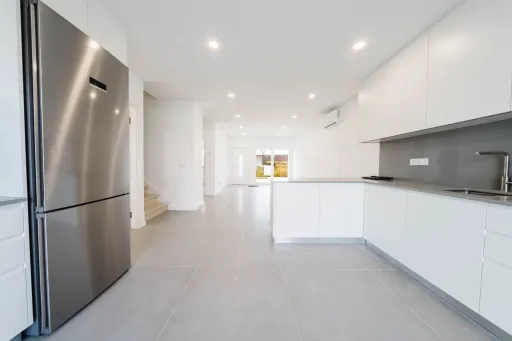 Moradia T3+1 Garagem, Logradouro e Vista Mar