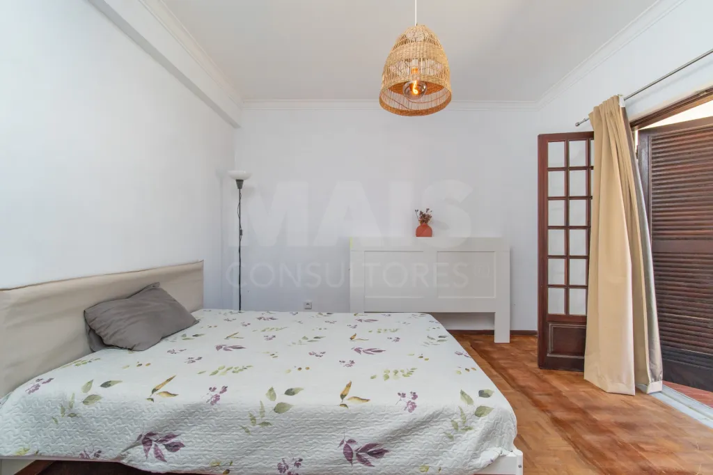 4-Bedroom House in Downtown Samora Correia