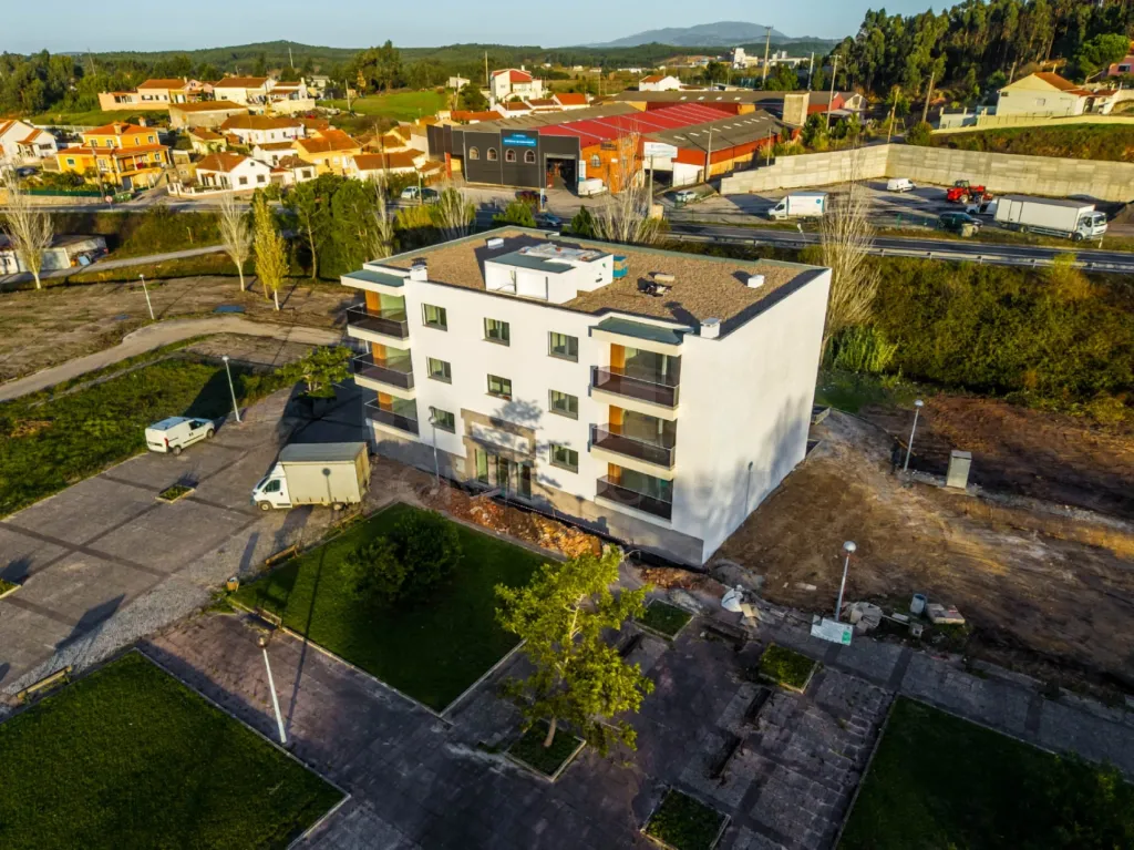 Apartamento T3 R/C  Fração B (Em Construção)