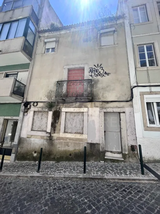 Prédio na Graça - Devoluto para remodelação total