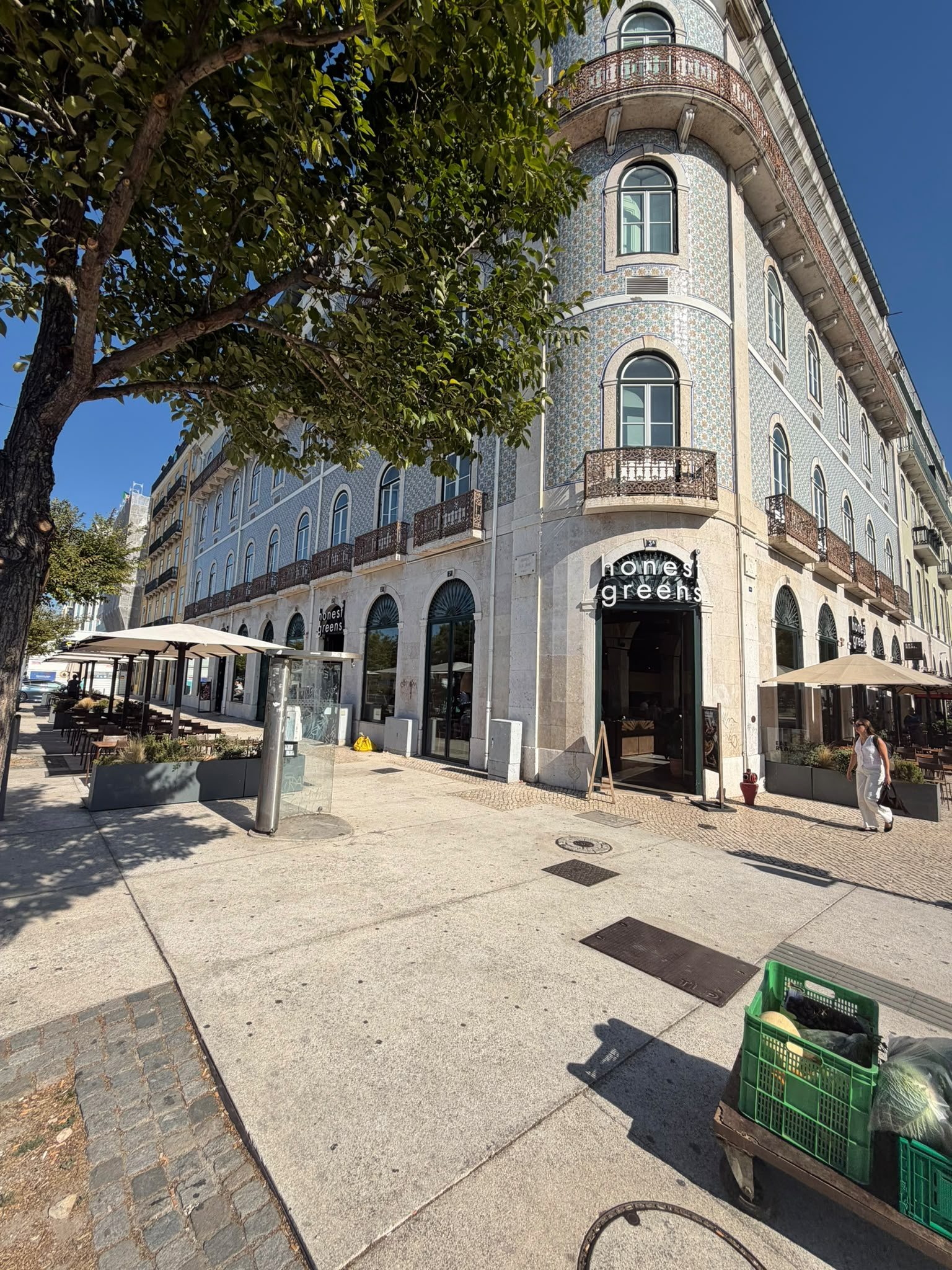 T1 Remodelado com Vista Rio | Av. 24 de Julho — Cais do Sodré