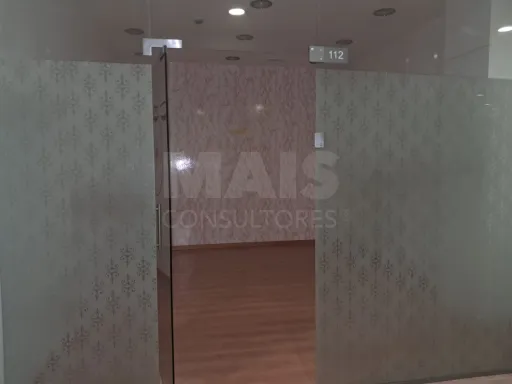 Loja em Centro Comercial junto à Avenida