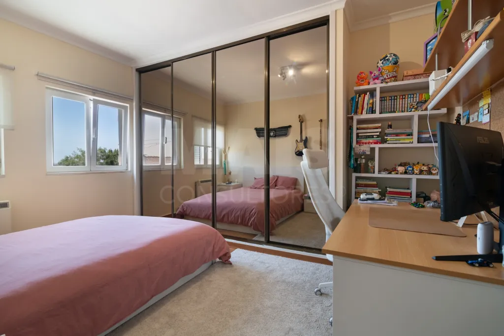 Moradia T4+1 no Bairro Alto da Ajuda