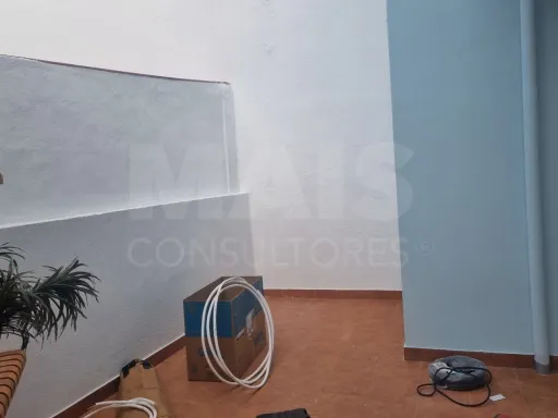 Prédio em propriedade total de r/c e 1º andar, susc. de utilização independente, em  ALFERRAREDE | ABRANTES