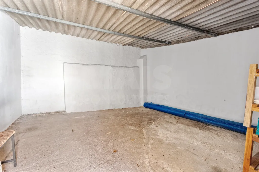 Moradia e dois Anexos T1 com piscina em Casais Mestre Mendo