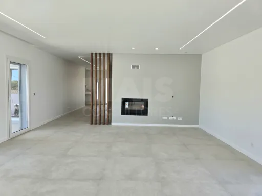 Moradia T4 térrea de luxo com piscina no Nadadouro