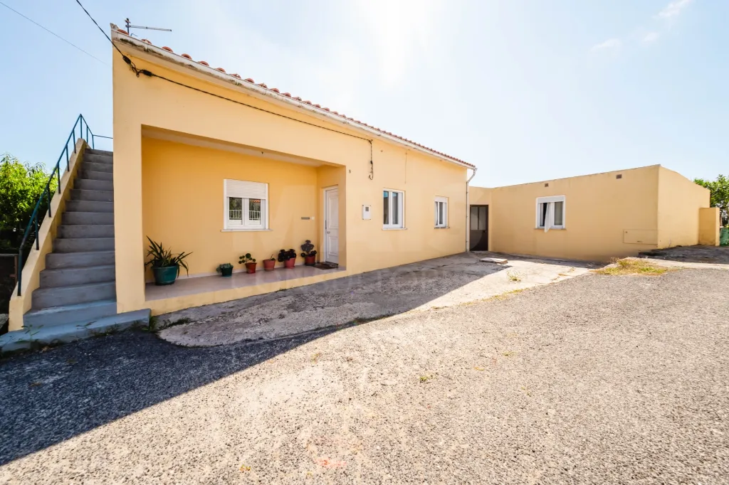 Moradia T2+2 com Terreno de quase 3000m2 Urbano