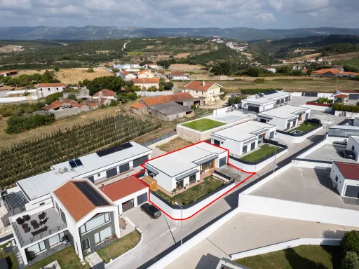 Moradia T3 térrea de Arquitectura Contemporânea