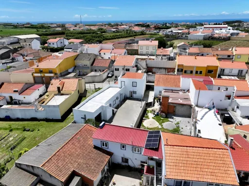 MORADIA T3 Remodelada, Mobilada c/ Suite Master, Terraço, Garagem, Vista Serra, Perto das Praias!