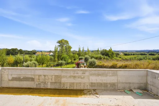 Moradia T4 com piscina em lote de 759m2 em Amoreira Óbidos