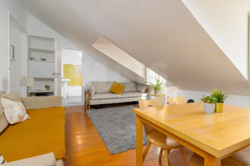 T1 + 1 Largo das Necessidades, Lisbon