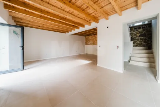 Moradia T3 Renovada C/ Logradouro e Anexos, São Bartolomeu, Lourinhã