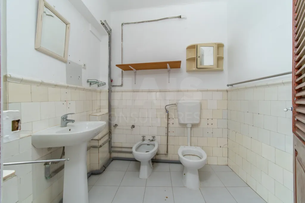 4-Bedroom House with Garage in Marinhais