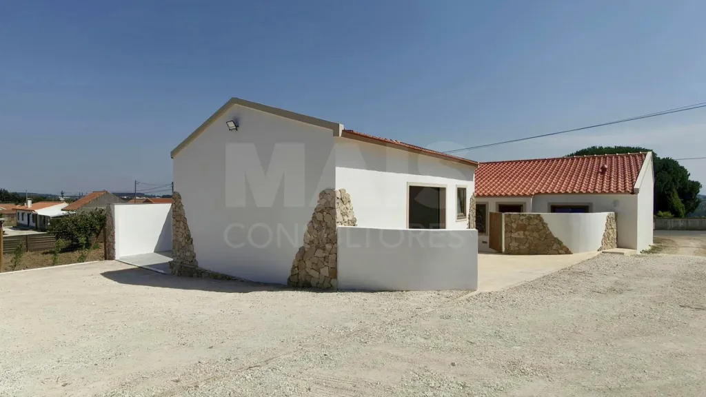 Single-Story 2-Bedroom + 1 House with Pool, Outbuilding, and 3,476 m² Lot | Comfort, Privacy, and Quality of Life