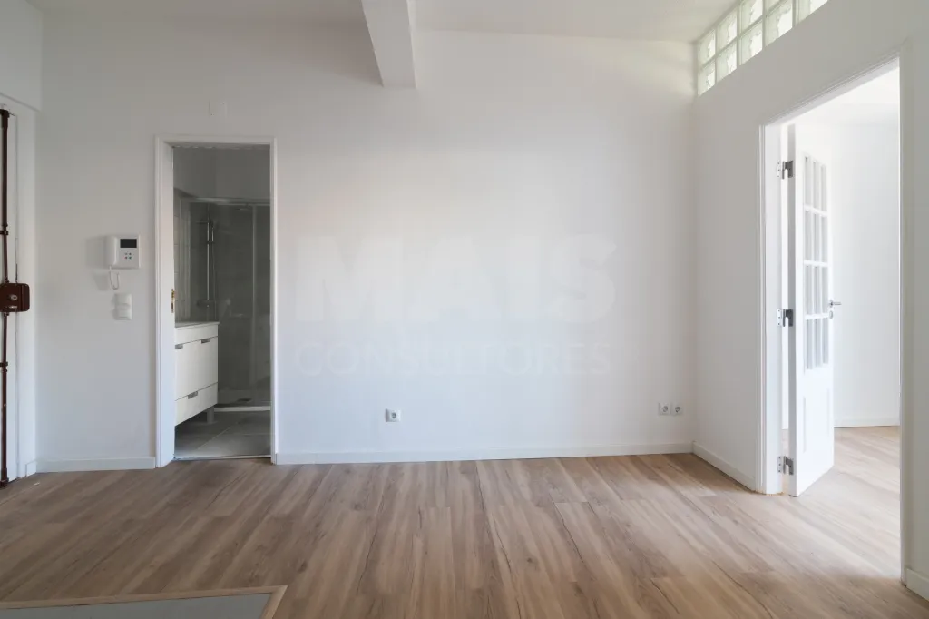 T1 em Paço de Arcos com Vista Desafogada