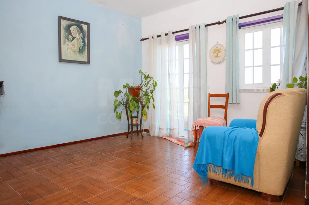🏡 Moradia T4 com 247 m², 2 Garagens e Terreno | Canados, Alenquer