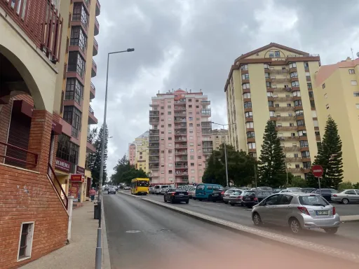 Espaço comercial em Mem Martins