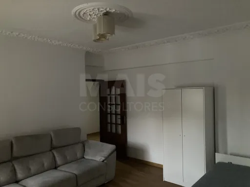 ✨Fantástico T2 com Parqueamento junto à estação de comboios de Queluz