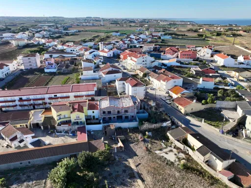 Apartamento T2 com Varanda & Parqueamento Privado, a 1 km da Praia da Consolação | Atouguia da Baleia – Peniche