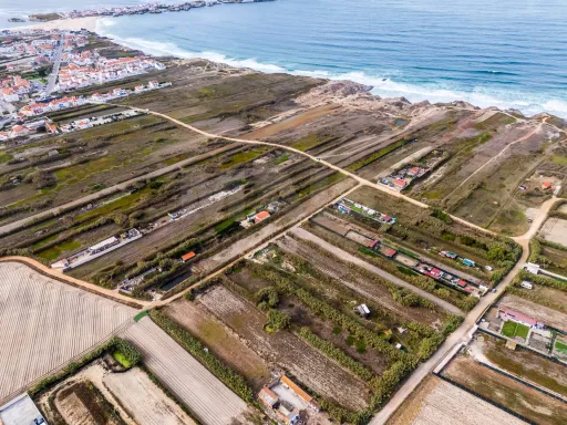 Terreno Rústico em Ferrel, junto à Praia da Almagreira