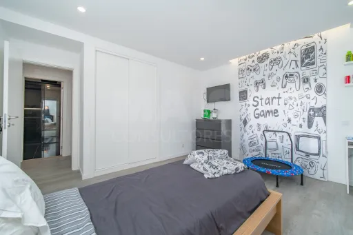 Renovated 4-Bedroom Apartment | 210 m² | Parking and Storage